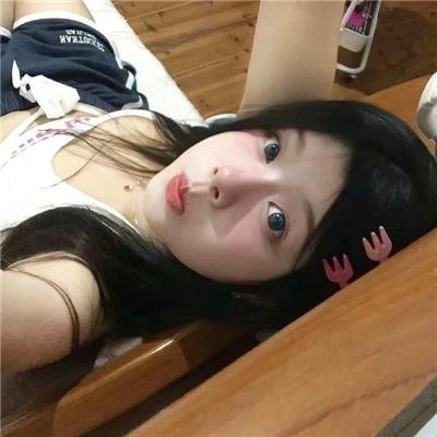 少女与海怪海报